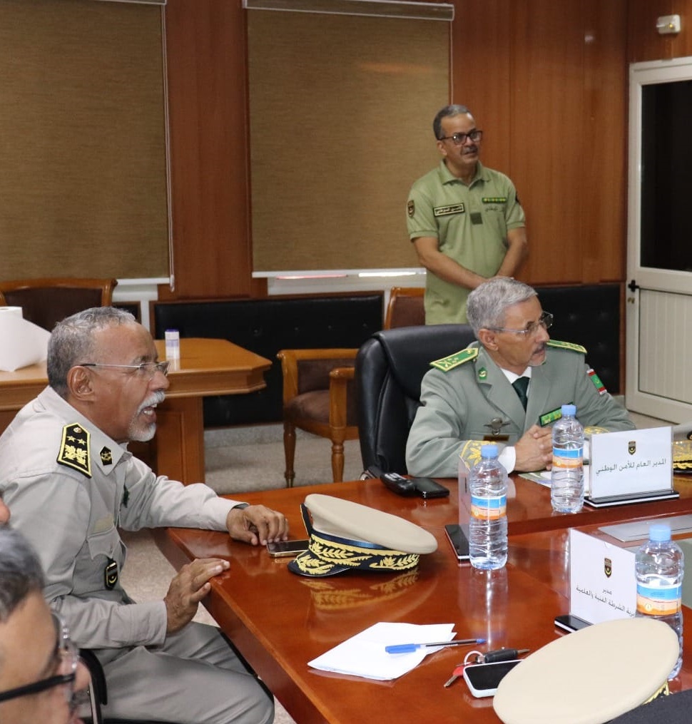 الفريق "البرور" المدير العام للأمن الوطني ومساعده المفوض المراقب فالي ولد الطالب