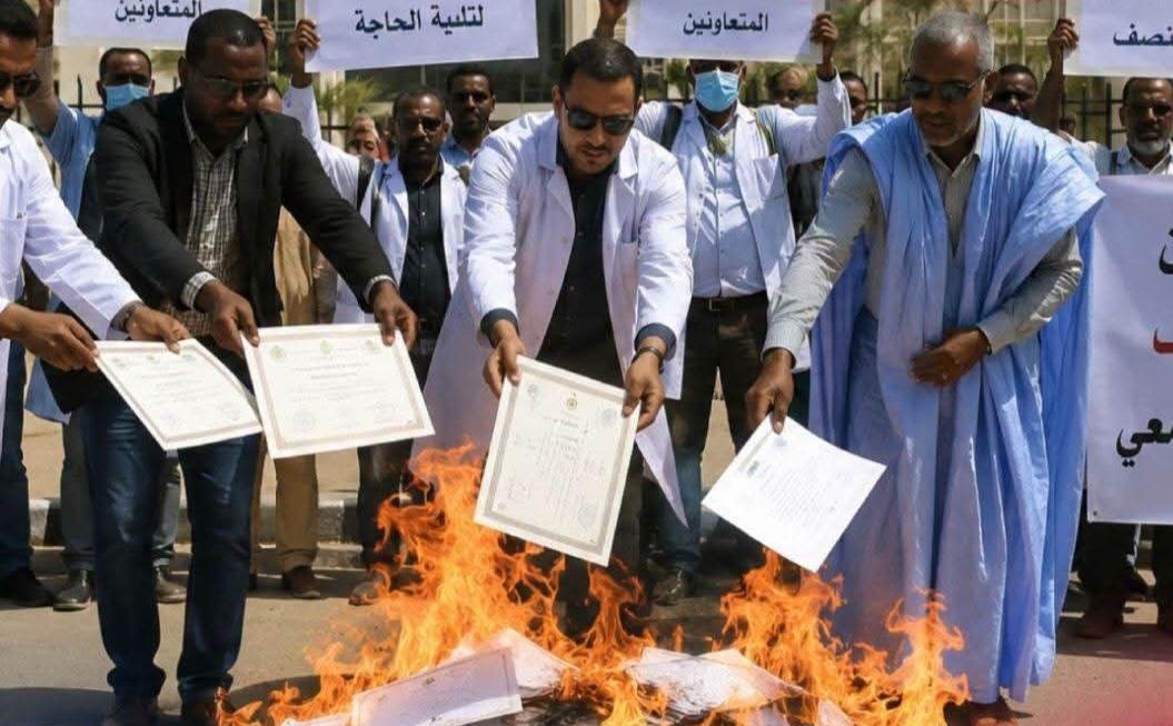 دكاترة يقدمون على حرق شهاداتهم بسبب عدم اعتبارها من طرف الحكومة