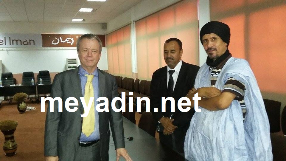 المدير الناشر لصحيفة "ميادين" رفقة السفير الأمريكي والعميد المستشار بالسفارة محمد ولد أوفى على هامش اللقاء