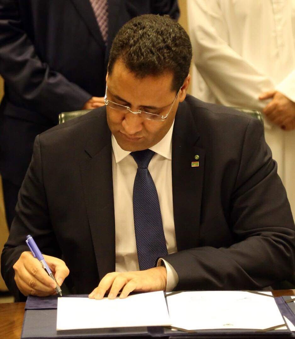 الوزير الأول يواصل التدوين على حساب مسؤولياته الوظيفية