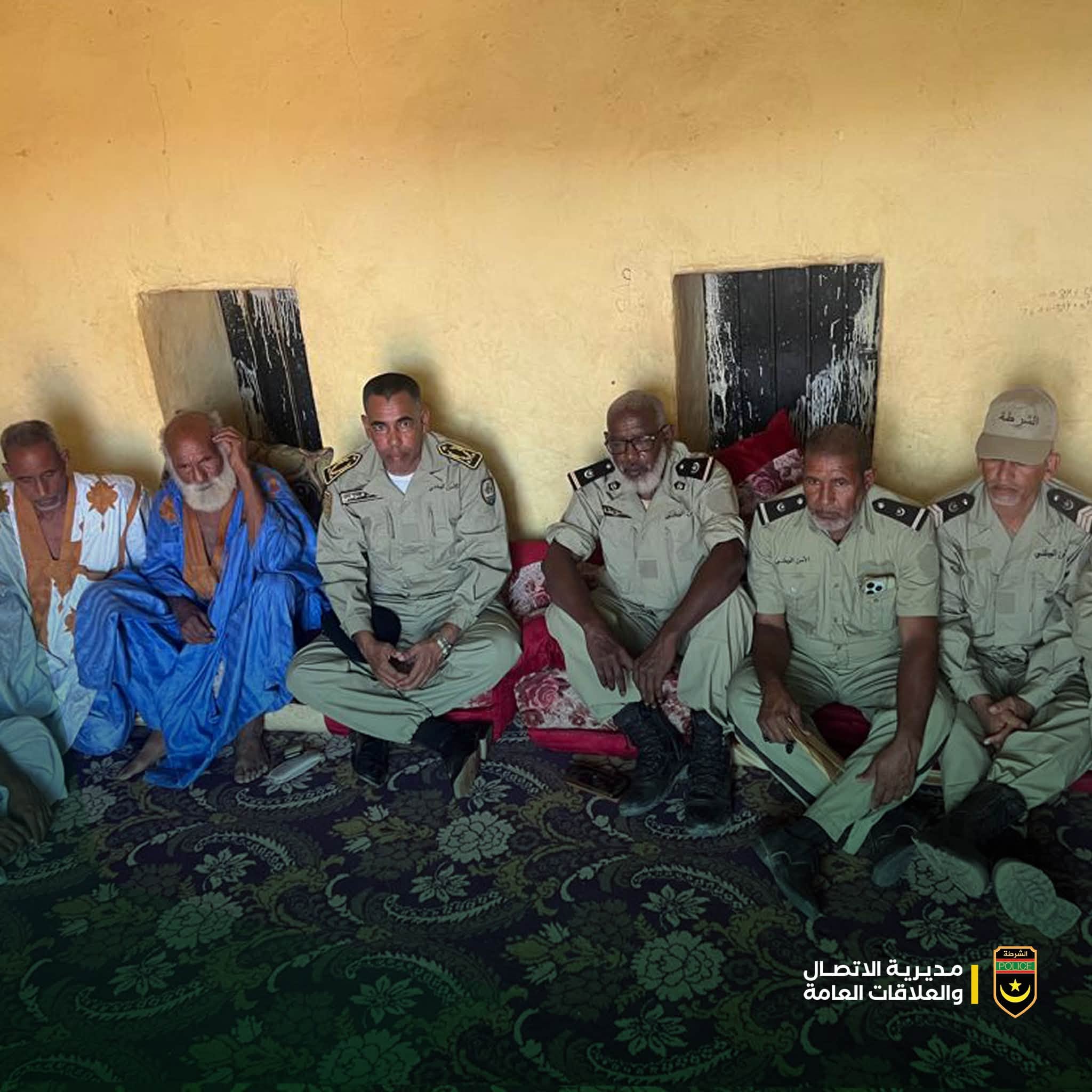 وفد من الشرطة يقدم التعازي في وفاة ضابط صف بمفوضية النعمة