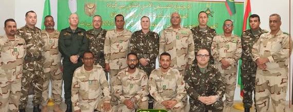 الجيش الموريتاني ونظيره الجزائري يبحثان تأمين الشركات العاملة في إنجاز الطريق تندوف-زويرات (صور)