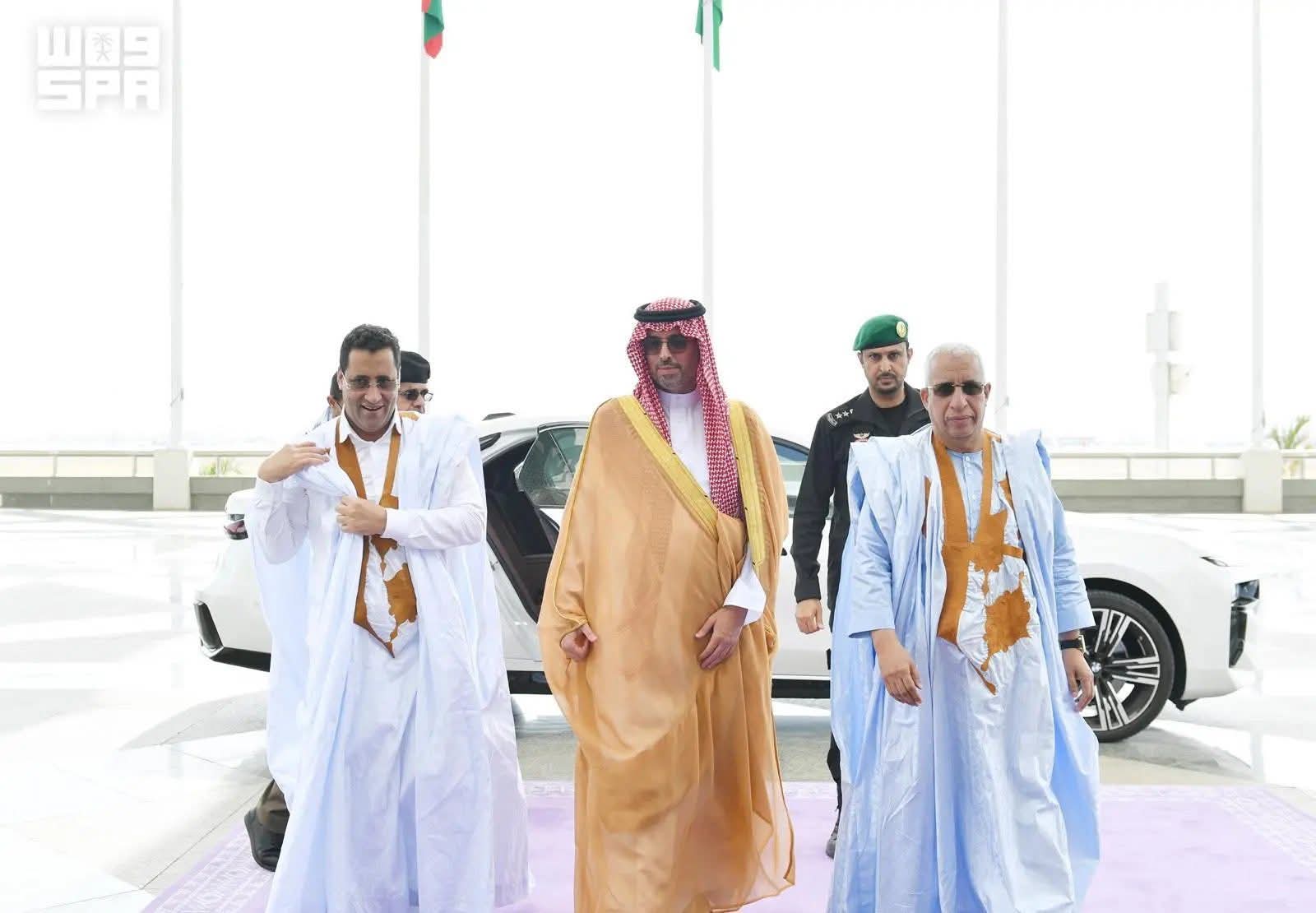وصول الوزير الأول إلى السعودية لتأدية فريضة الحج (صور)