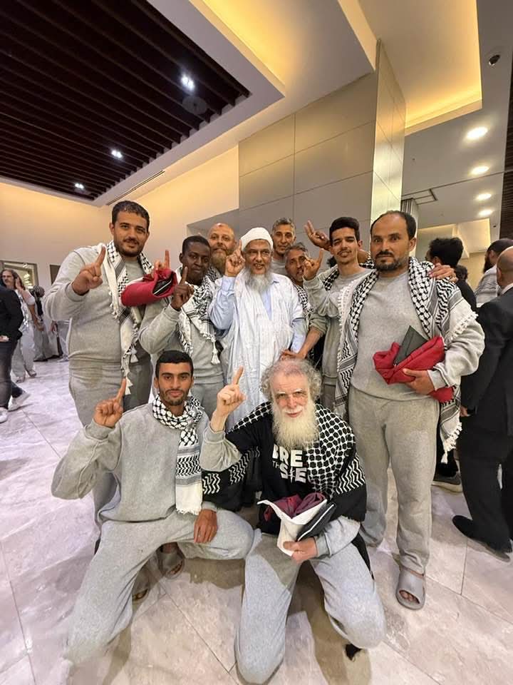 العلامة محمد الحسن ولد الددو يستقبل الموريتانيين المشاركين في قافلة الصمود