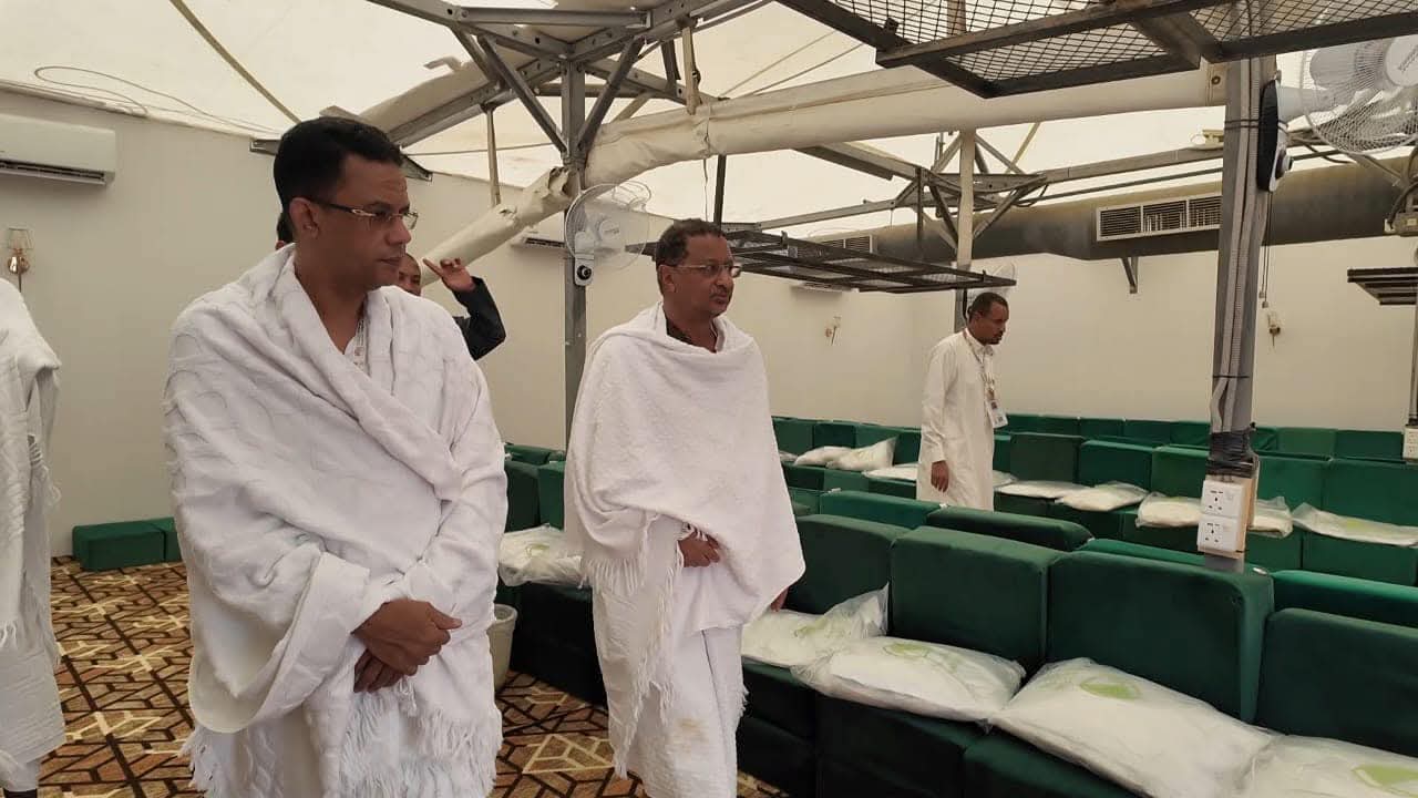 تساؤلات حول خلفية الظهور المتتالي لمدير معادن موريتانيا وزير الشؤون الإسلامية بالديار المقدسة؟؟؟ (صور)