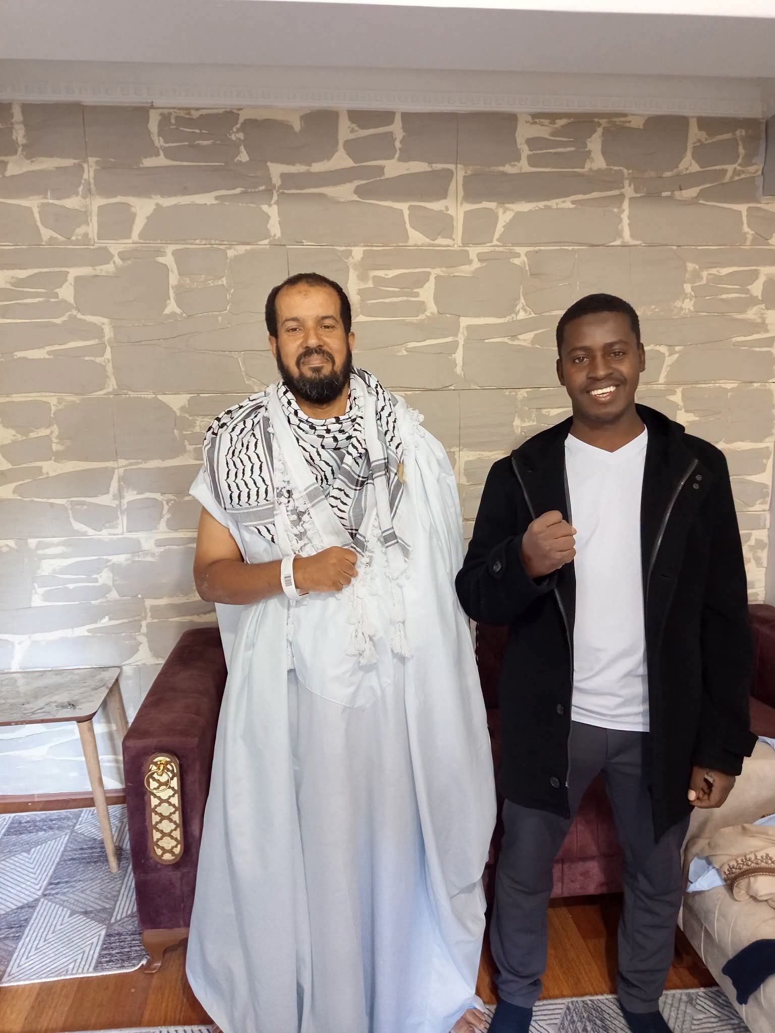 الإعلامي الموريتاني أحمد جدو يغادر المستشفى في تركيا