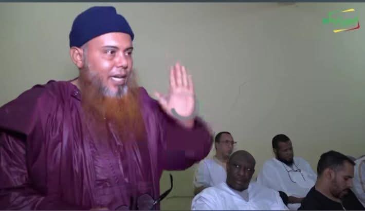 القيادي السلفي الخديم ولد السمان يتقدم المفرج عنهم بعفو من غزواني
