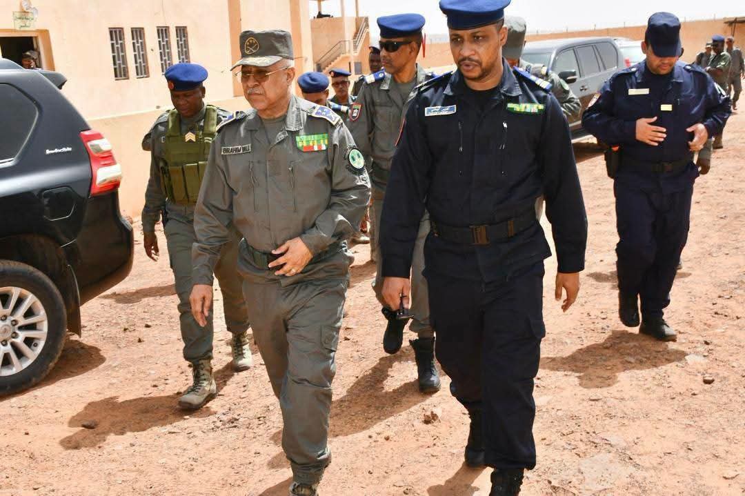 قائد الحرس يزور وحدة تأمين سجن انبيكه