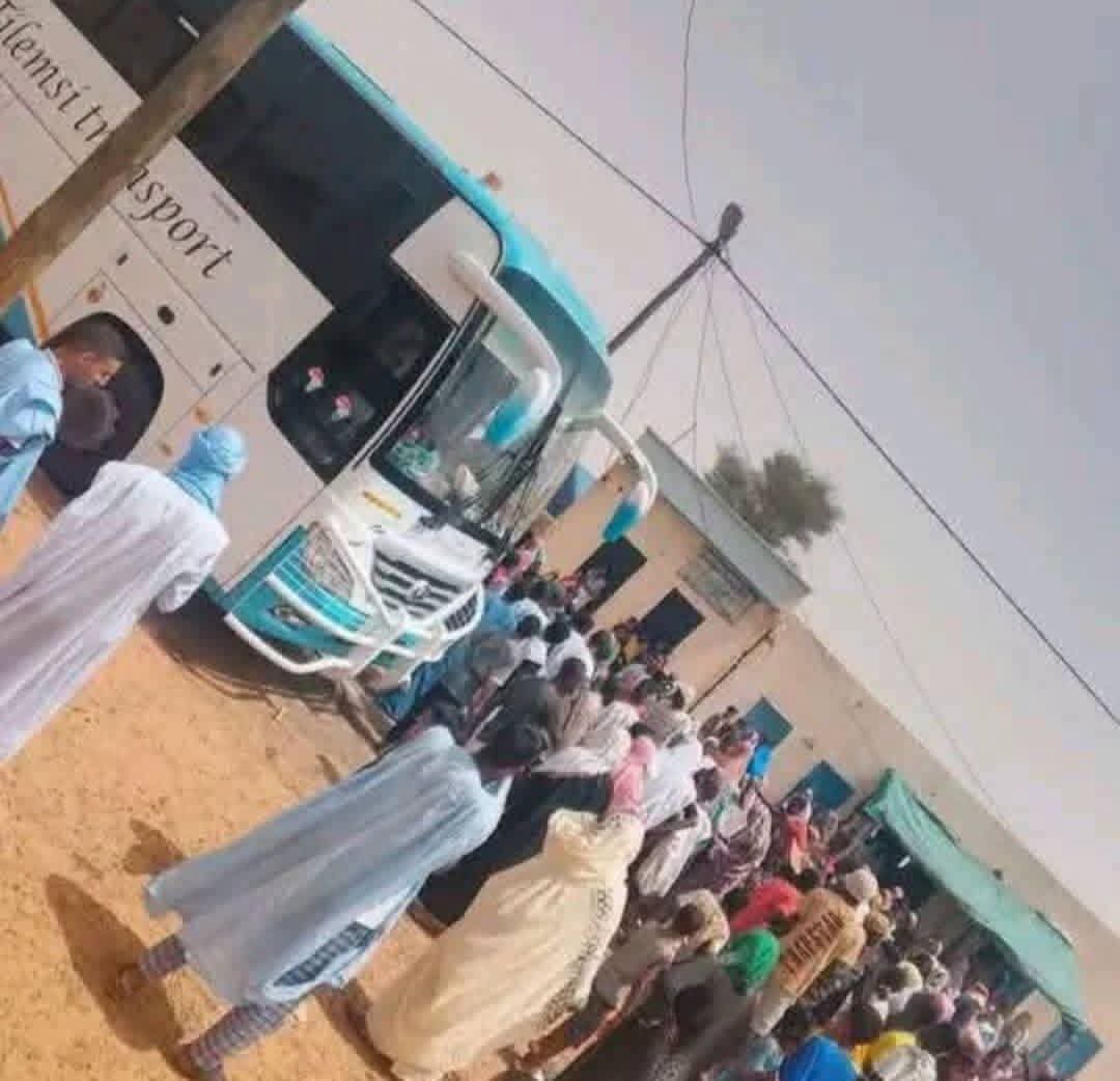 سكان "ادويراره يقطعون طريق الأمل