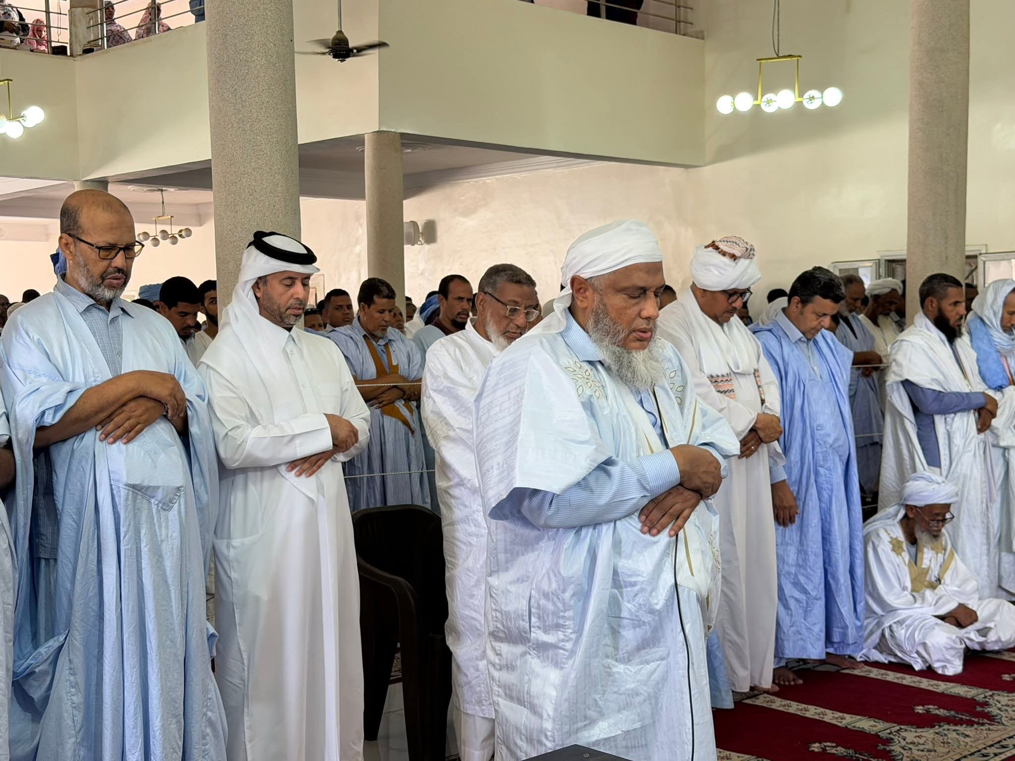 إقامة صلاة الغائب على أمير قطر السابق (صور)