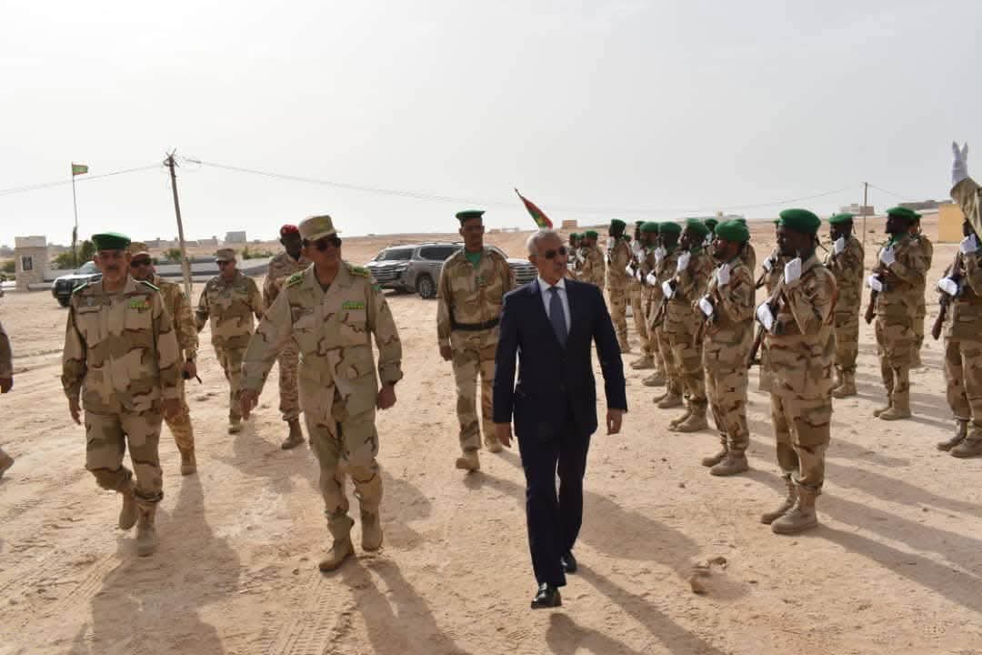 وزير الدفاع يزور المنطقة العسكرية الأولى (صور)
