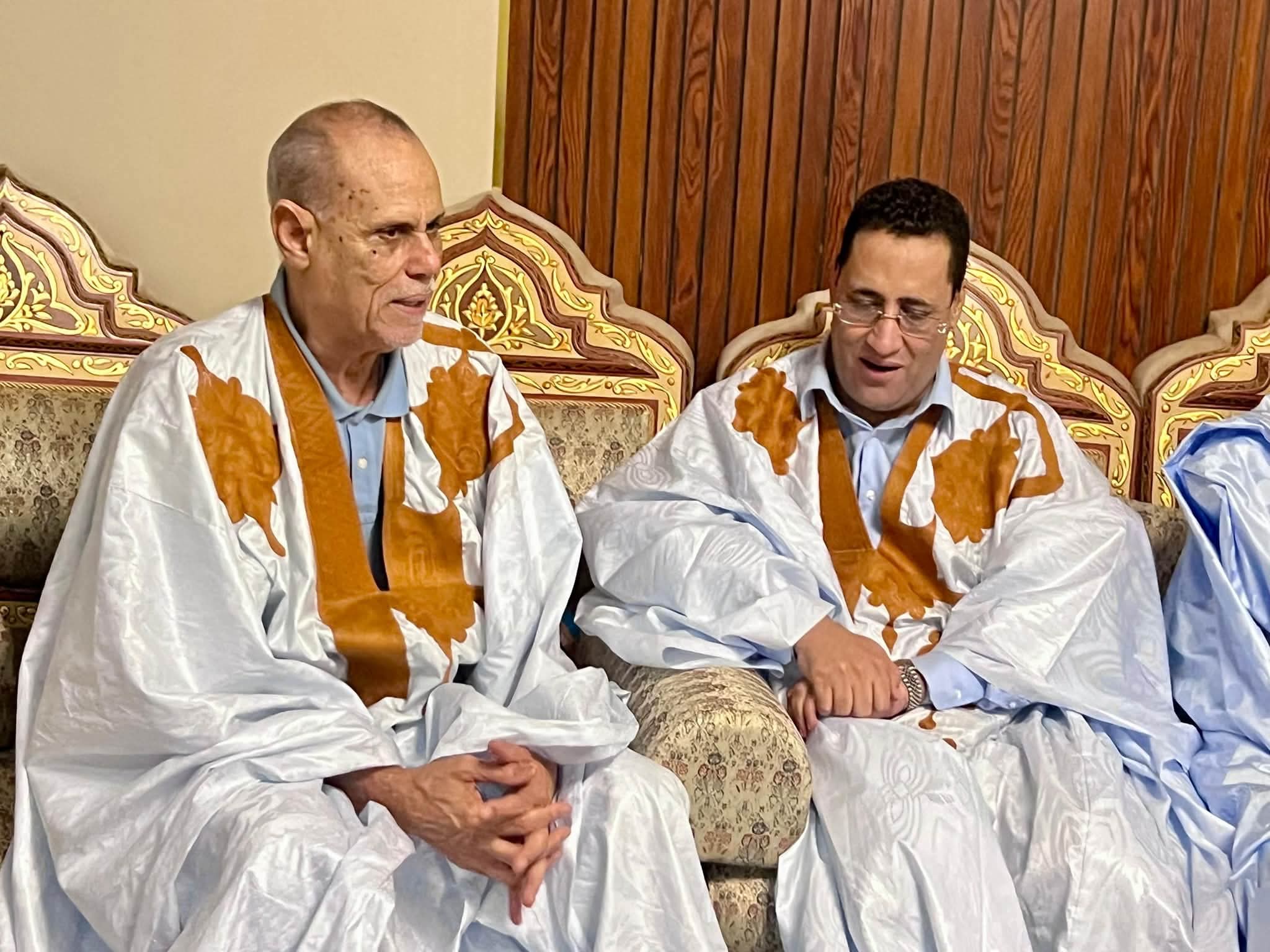 الوزير الأول يزور محمد ولد الشيخ أبي المعالي بعد رحلته الاستشفائية