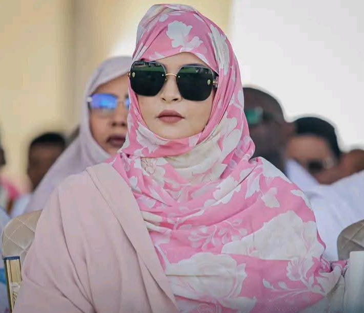 حرم الوزير الأول تحضر نشاط السيدة الأولى في ألاك (صور)