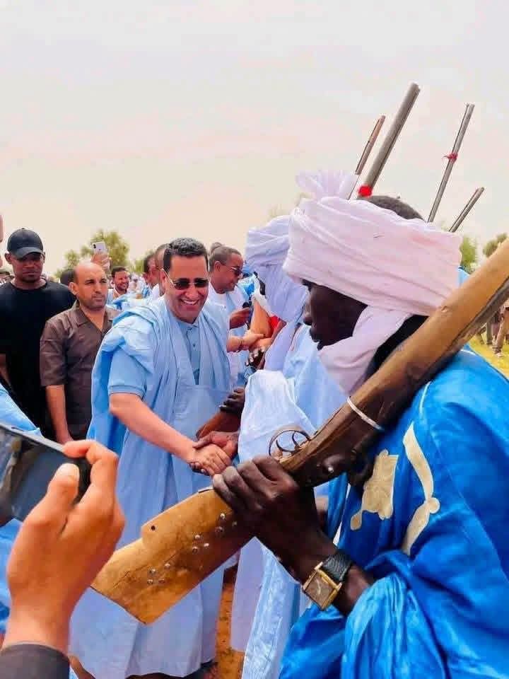 الوزير الأول يبدأ عطلته في جونابه (صور)
