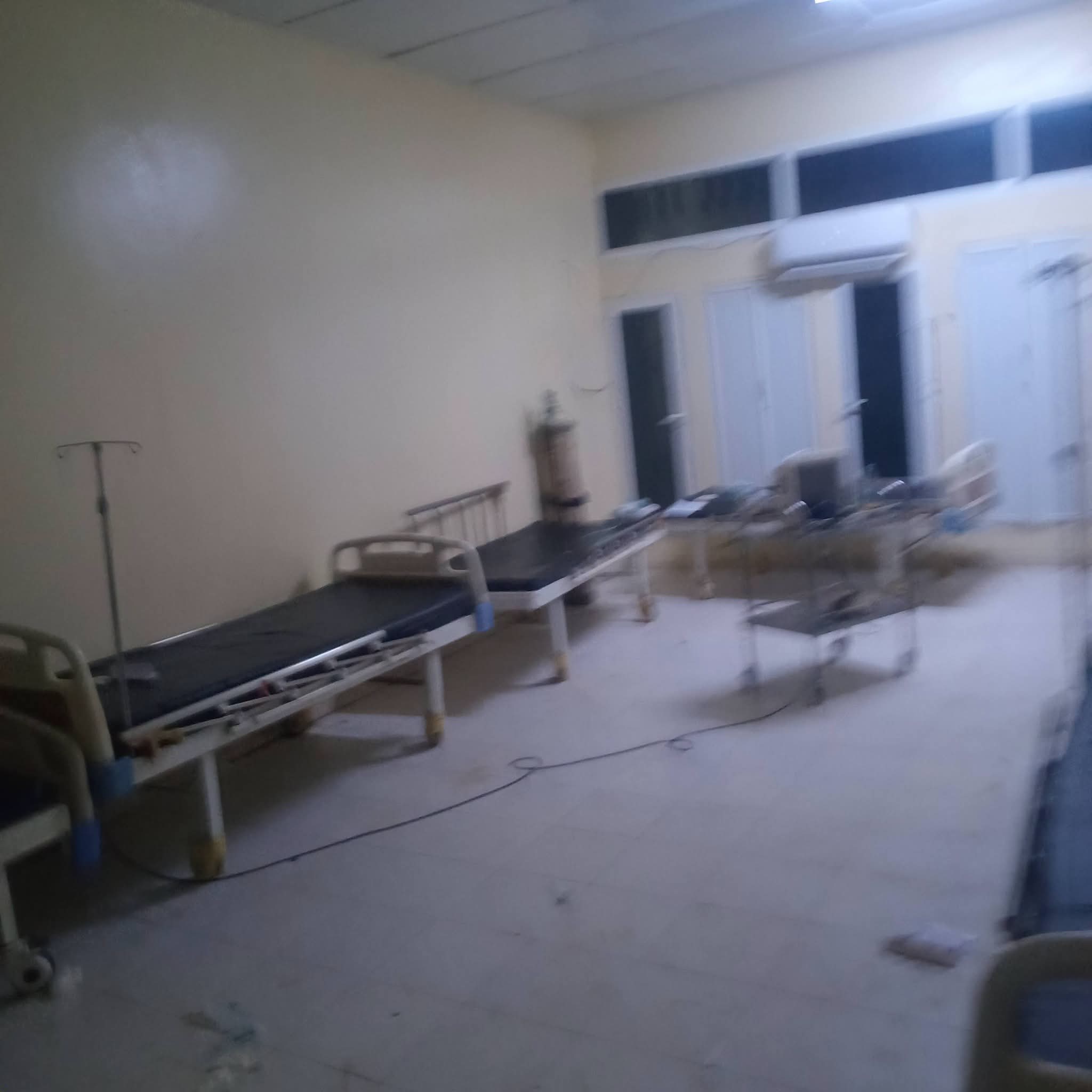 مشاهد مثيرة من داخل إحدى غرف حجز المرضى في مستشفى تيارت