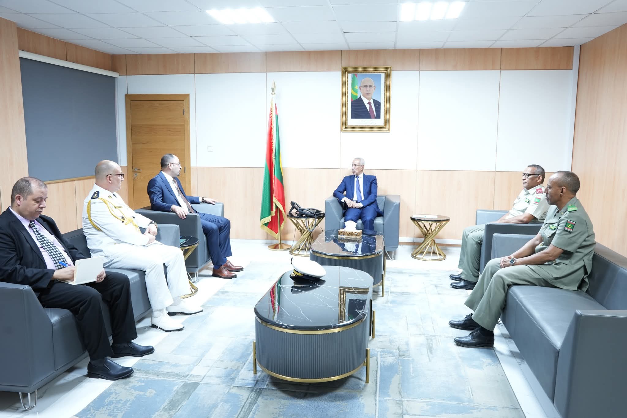 وزير الدفاع يستقبل سفير الجزائر في موريتانيا