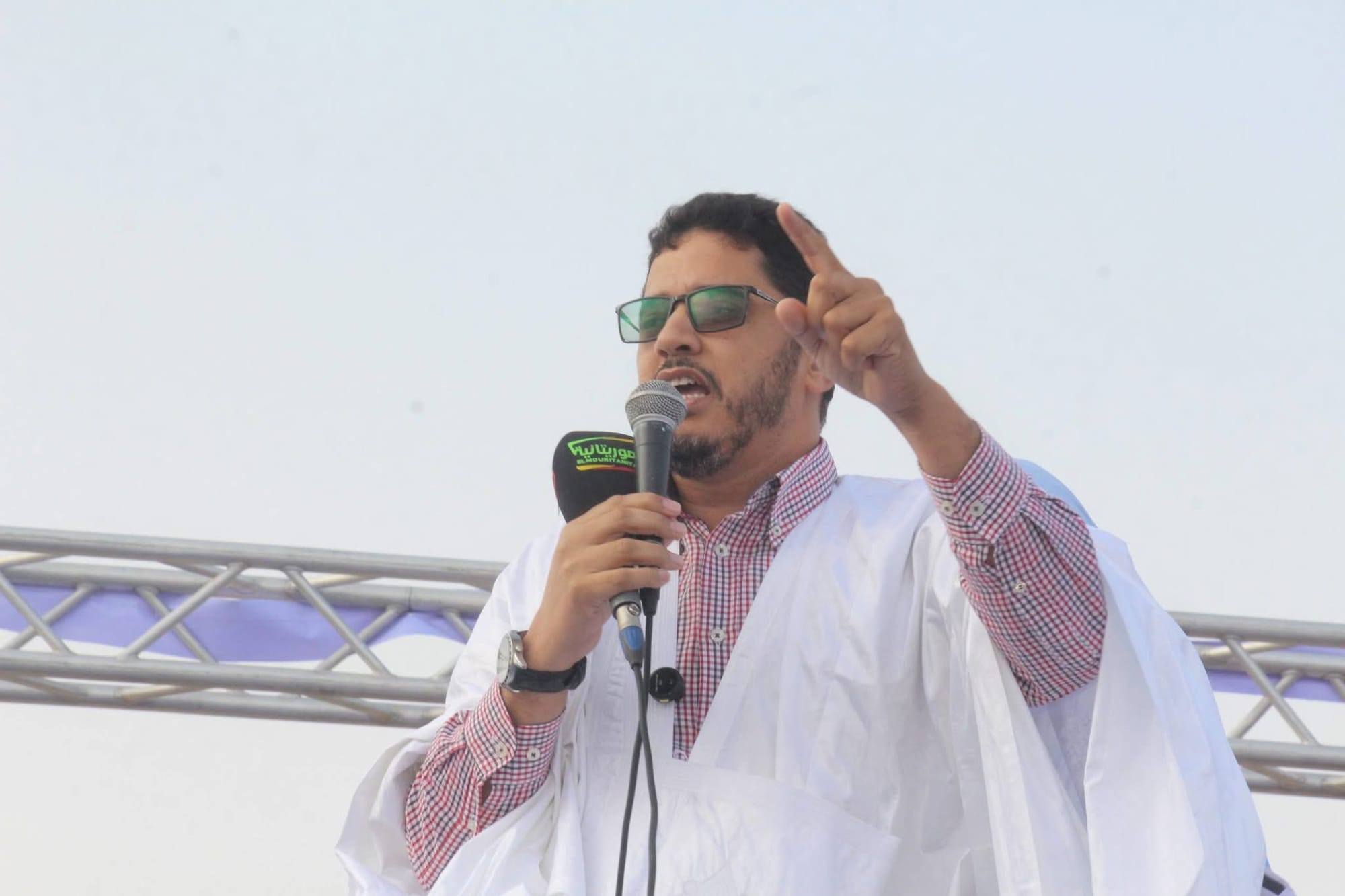 حزب "موريتانيا إلى الأمام" يدعو لحل البرلمان وحكومة ولد أجاي