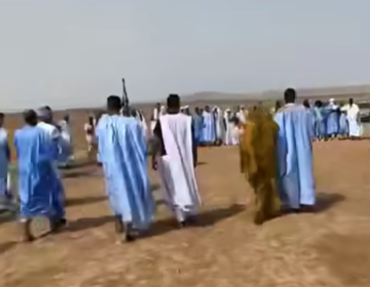 استخدام البنادق في استقبال موظف حكومي بولاية تكانت (صور)