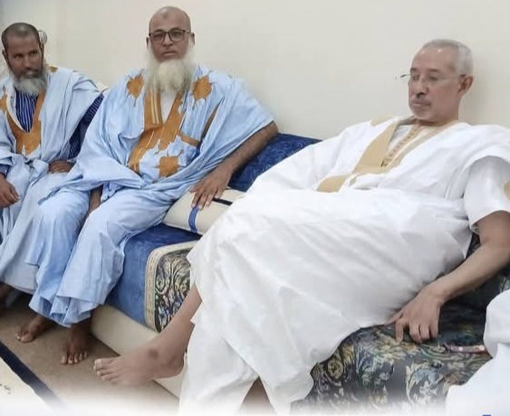 وفد من جمعية المستقبل يزور وزير الدفاع في منزله بباسكنو