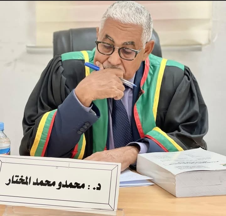عميد كلية في جامعة نواذيبو يكشف عقبات قانونية أمام مأمورية ثالثة لغزواني