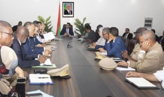 الوزير الأول يؤكد ضرورة المحافظة على نظافة المدارس