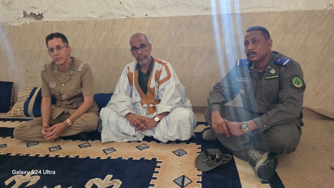 حاكم مقاطعة الميناء وقائد فصيلة الحرس يقدمان التعازي في وفاة النجاة بنت الشيخ محمد فاضل
